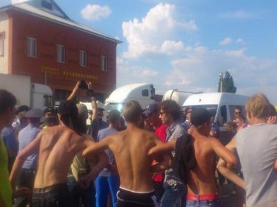 Митинг в Пугачеве. Фото из "Твиттера". Митинг в Пугачеве. Фото из "Твиттера".
