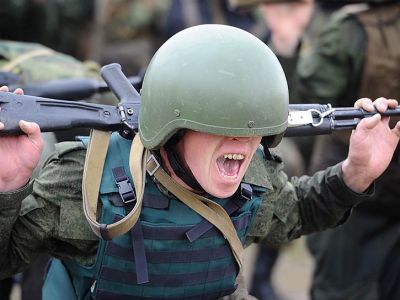 Боец Росгвардии. Фото: Коммерсант Боец Росгвардии. Фото: Коммерсант